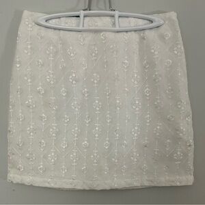 Urban Outfitters White Short Skirt with Floral Embroidery Size M